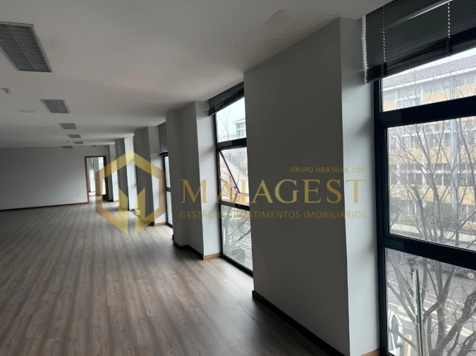 Loja para Arrendamento em Santo Tirso, Couto (Santa Cristina e São Miguel) e Burgães Foto 11