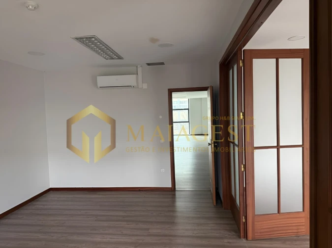 Loja para Arrendamento em Santo Tirso, Couto (Santa Cristina e São Miguel) e Burgães Foto 17