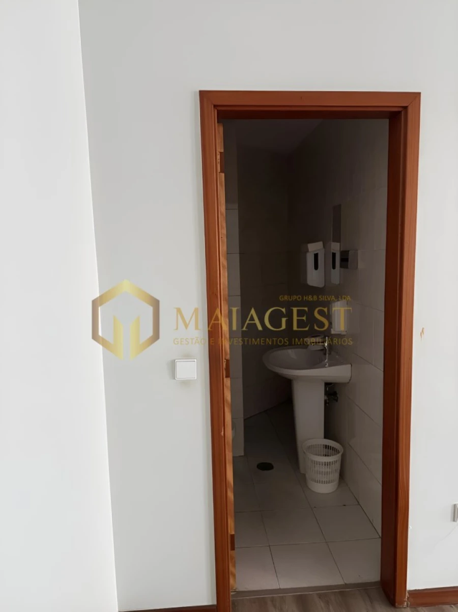 Loja para Arrendamento em Santo Tirso, Couto (Santa Cristina e São Miguel) e Burgães Foto 20