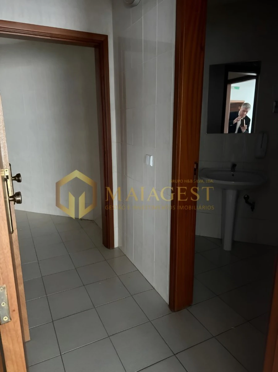 Loja para Arrendamento em Santo Tirso, Couto (Santa Cristina e São Miguel) e Burgães Foto 21