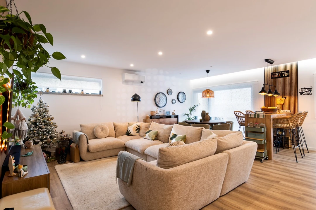 Apartamento T3 para Venda em Quelfes Foto 6