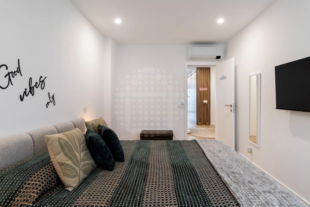 Apartamento T3 para Venda em Quelfes Foto 29