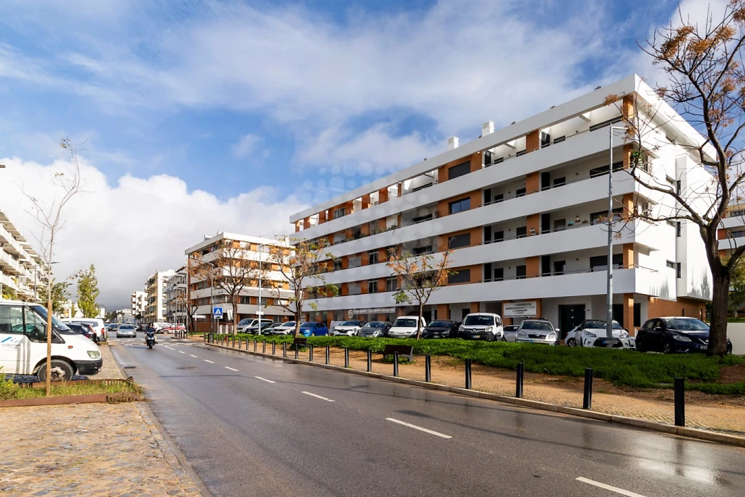 Apartamento T3 para Venda em Quelfes Foto 39