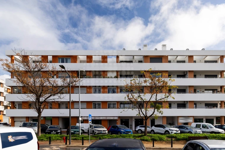 Apartamento T3 para Venda em Quelfes Foto 3