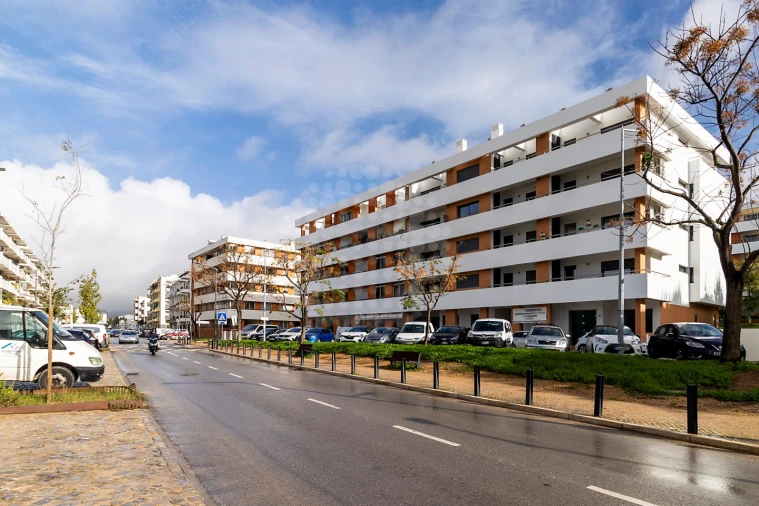 Apartamento T3 para Venda em Quelfes Foto 39