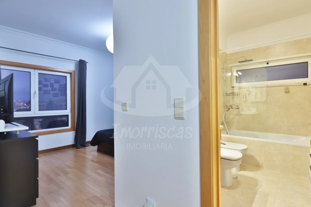 Apartamento T2 para Venda em Santa Iria de Azoia, São João da Talha e Bobadela Foto 9