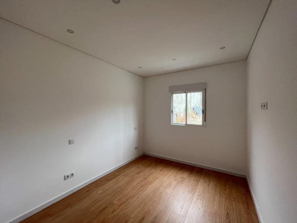 Apartamento T2 para Arrendamento em Canelas Foto 13