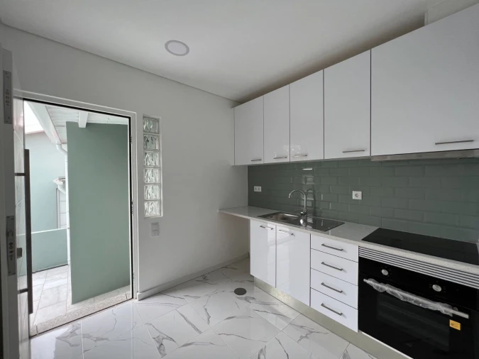 Apartamento T2 para Arrendamento em Canelas Foto 11