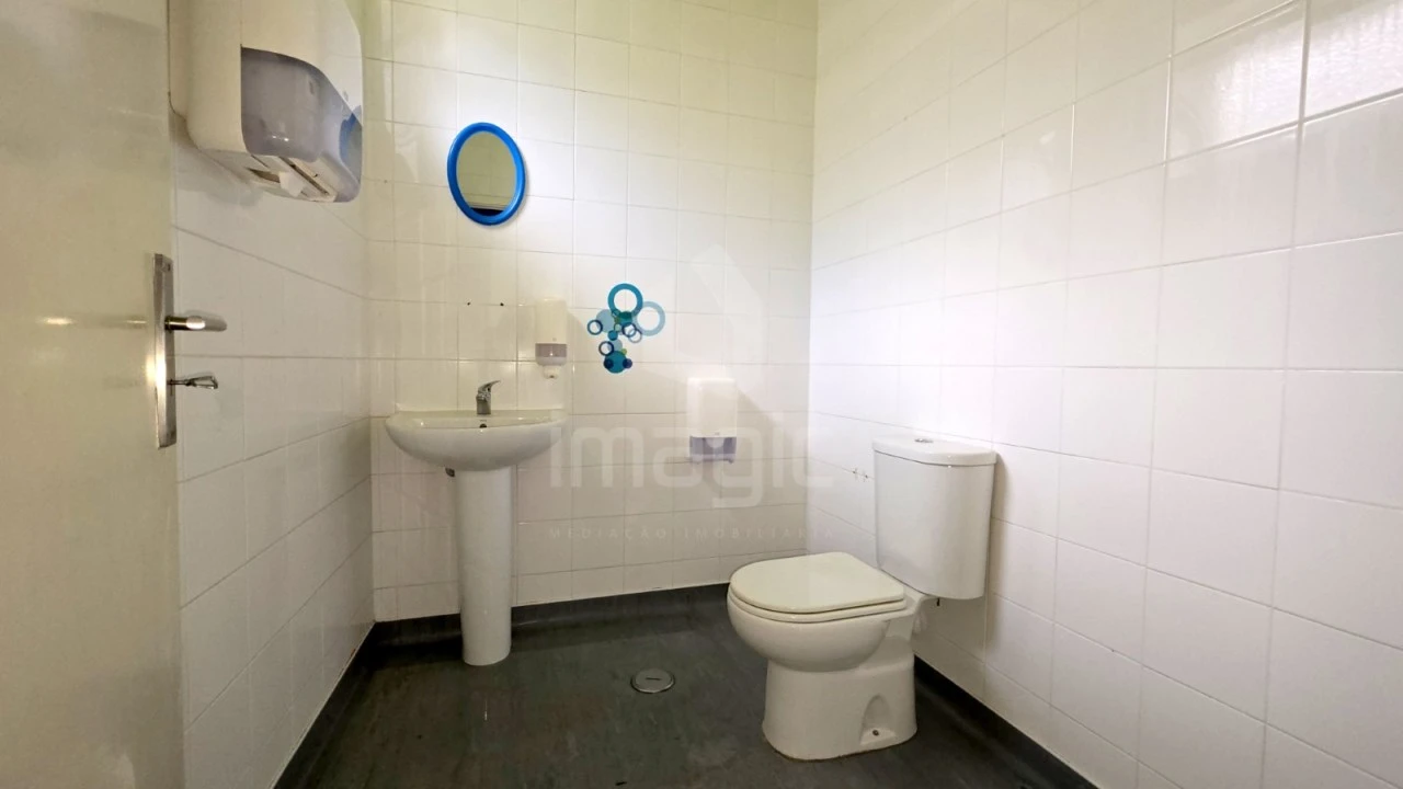 Loja para Arrendamento em Santa Maria, São Pedro e Matacães Foto 10