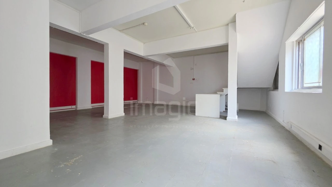 Loja para Arrendamento em Santa Maria, São Pedro e Matacães Foto 13