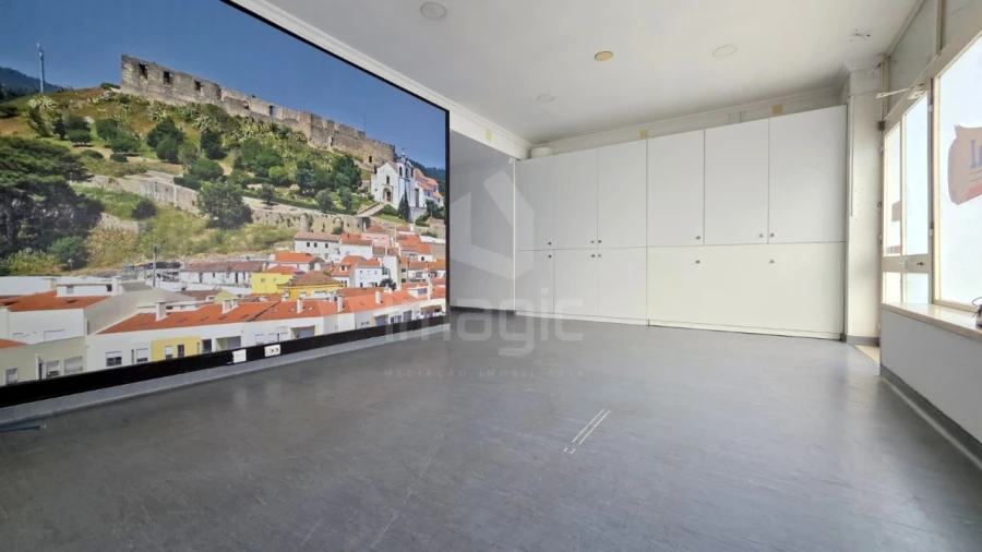 Loja para Arrendamento em Santa Maria, São Pedro e Matacães