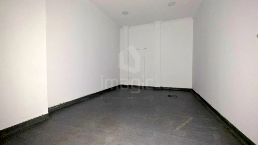 Loja para Arrendamento em Santa Maria, São Pedro e Matacães Foto 5