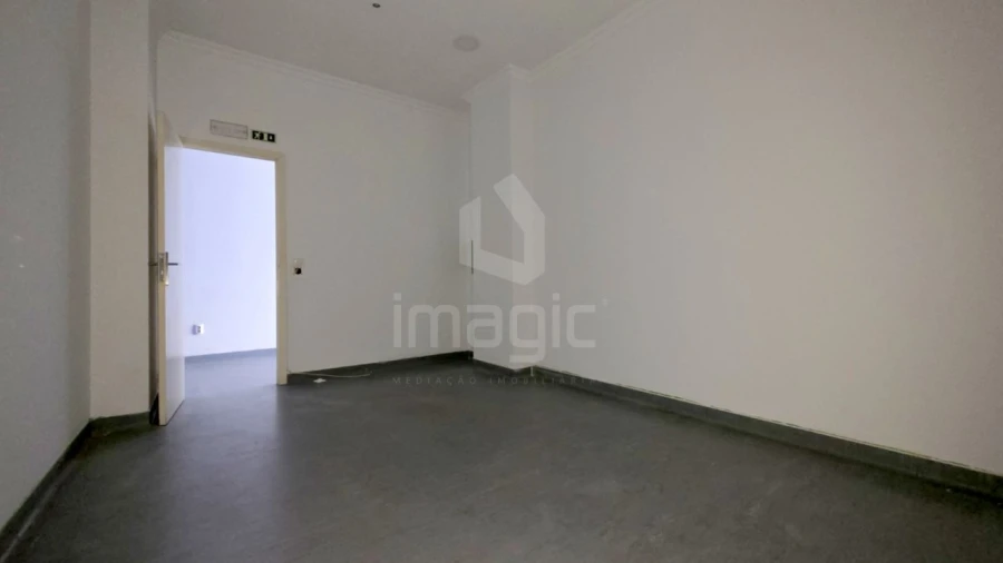 Loja para Arrendamento em Santa Maria, São Pedro e Matacães Foto 6