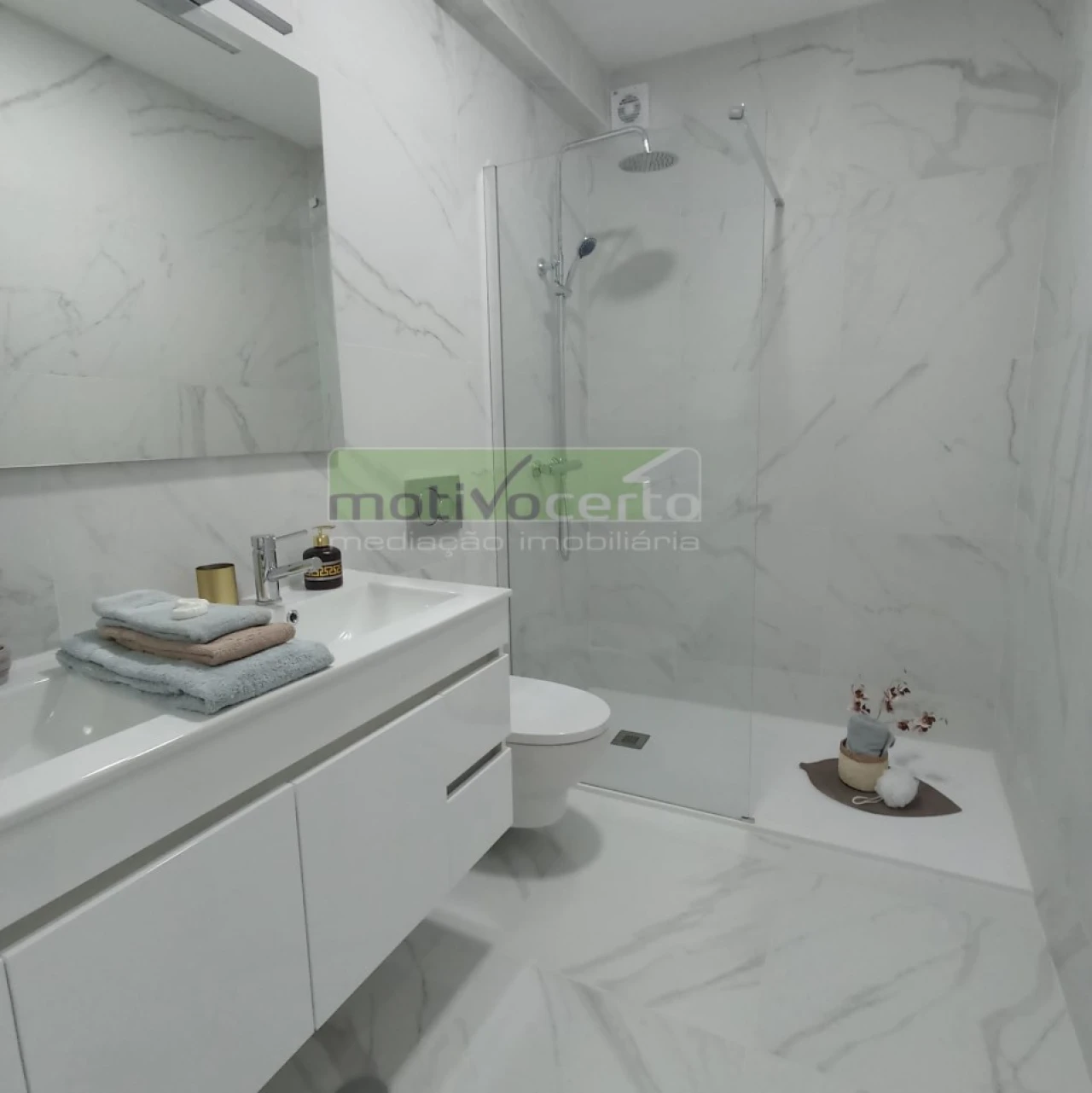 Apartamento T2 para Venda em Campolide Foto 16