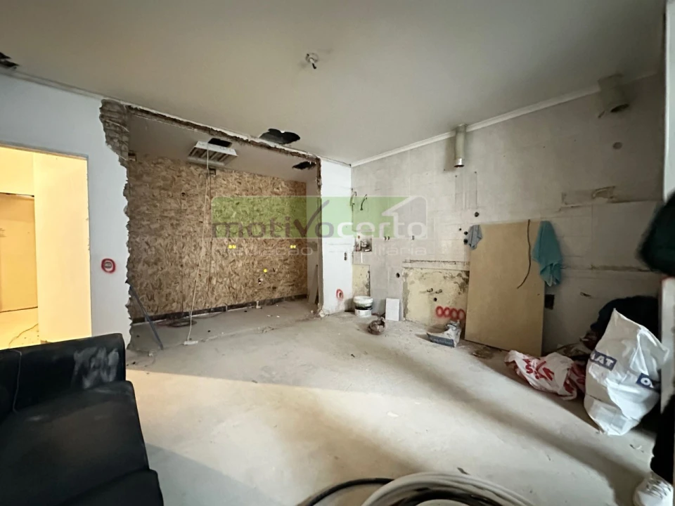 Apartamento T2 para Venda em Campolide Foto 5