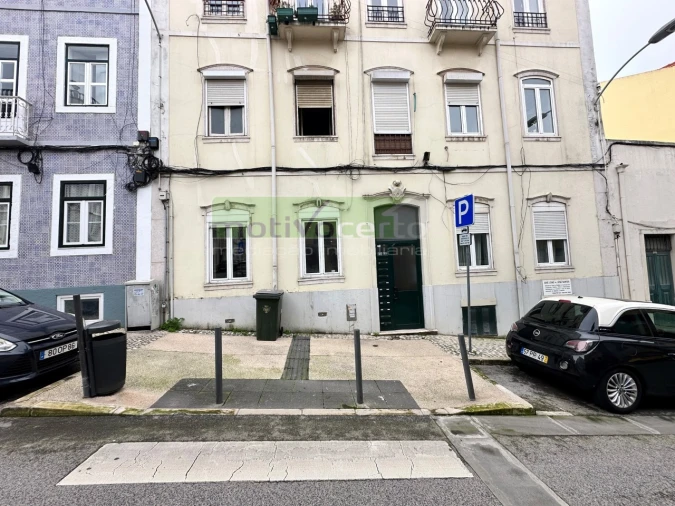 Apartamento T2 para Venda em Campolide Foto 1