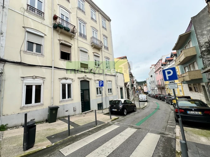 Apartamento T2 para Venda em Campolide Foto 19