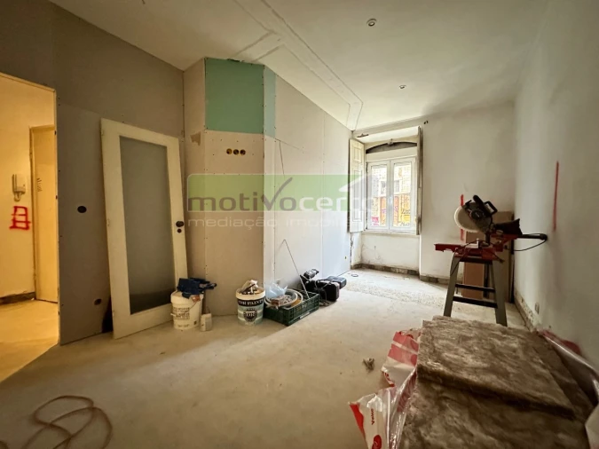 Apartamento T2 para Venda em Campolide Foto 2