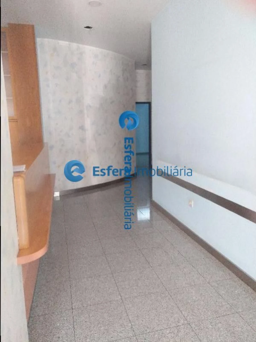 Loja para Arrendamento em Moreira Foto 4