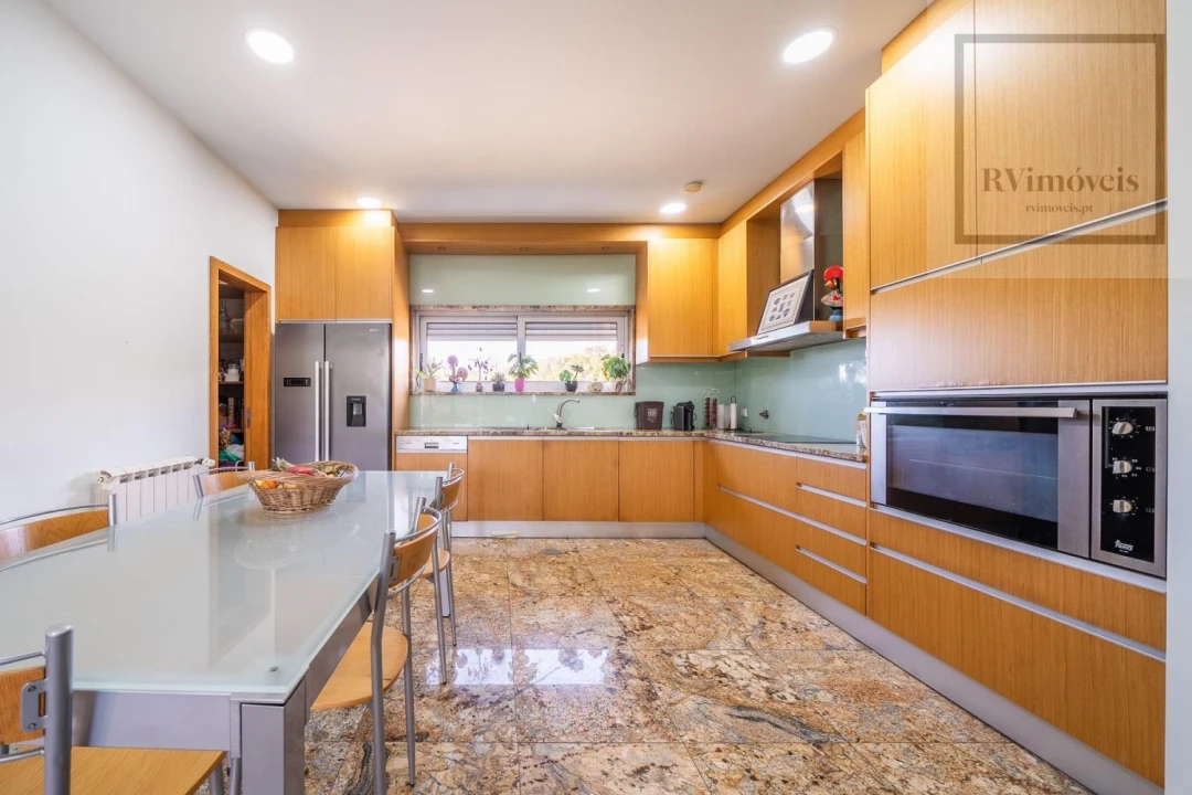 Moradia T5 para Venda em Cidade da Maia Foto 11