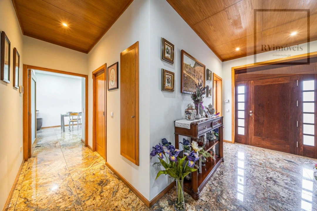 Moradia T5 para Venda em Cidade da Maia Foto 5