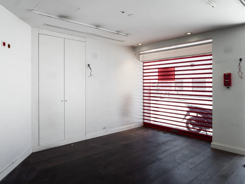 Loja para Arrendamento em Sé Nova, Santa Cruz, Almedina e São Bartolomeu Foto 2