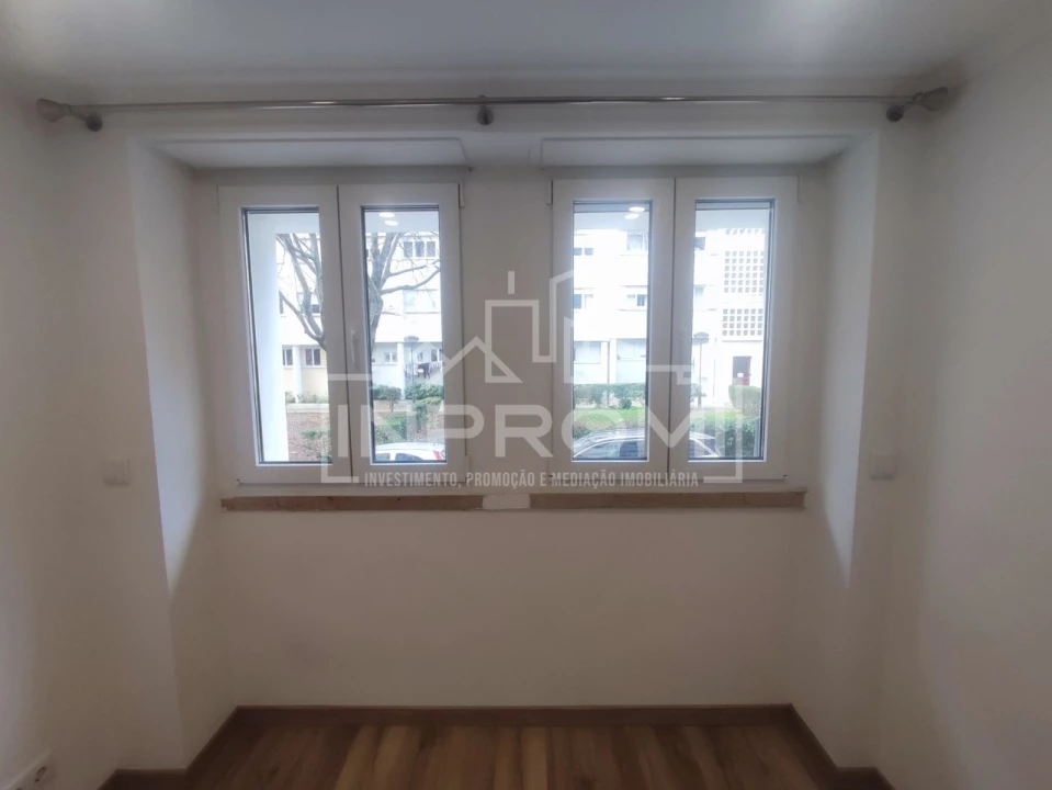 Apartamento T2 para Venda em São Domingos de Benfica Foto 4