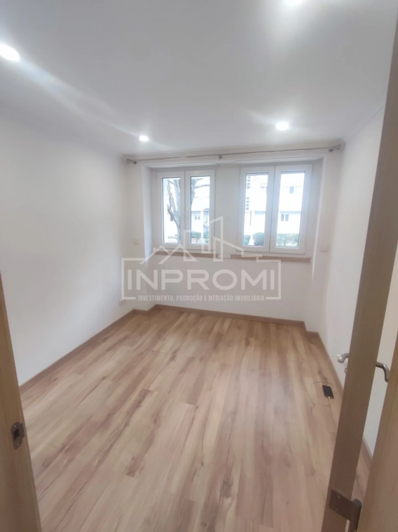 Apartamento T2 para Venda em São Domingos de Benfica Foto 3