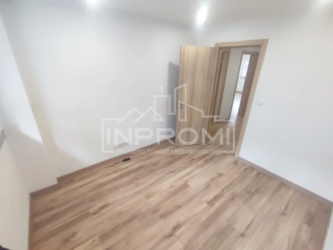 Apartamento T2 para Venda em São Domingos de Benfica Foto 2