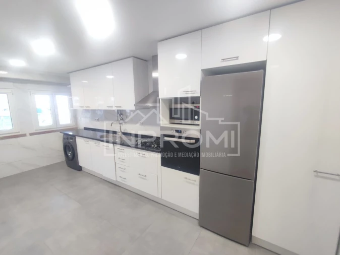 Apartamento T2 para Venda em São Domingos de Benfica Foto 1