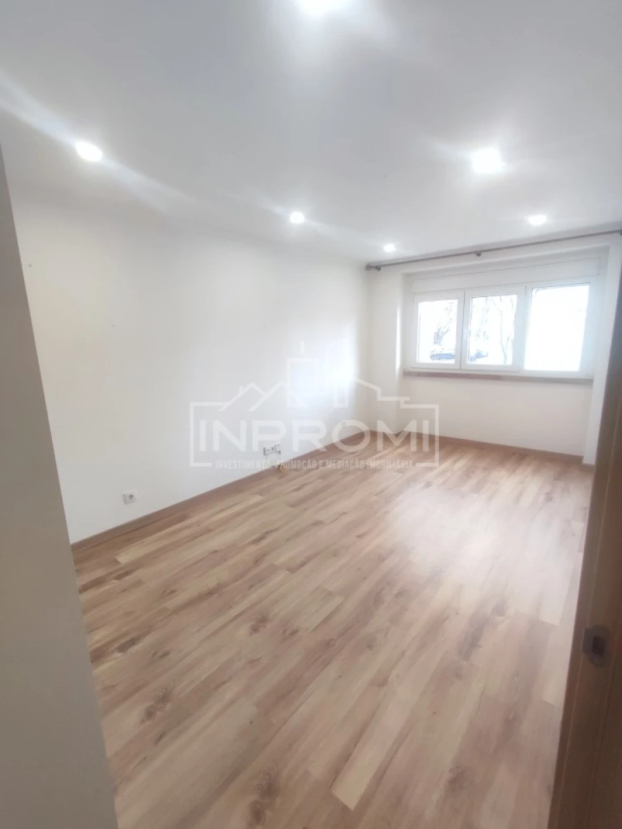 Apartamento T2 para Venda em São Domingos de Benfica Foto 12