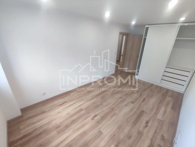 Apartamento T2 para Venda em São Domingos de Benfica Foto 14