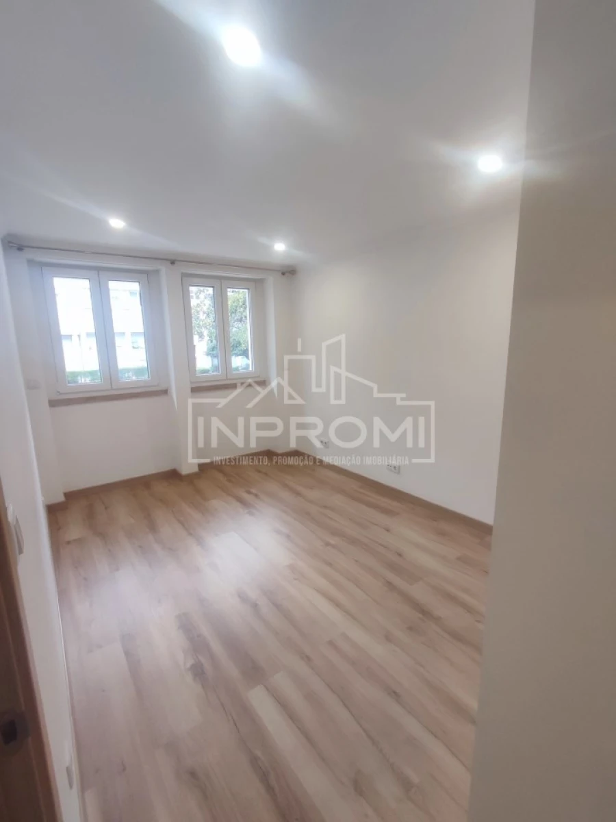 Apartamento T2 para Venda em São Domingos de Benfica Foto 15