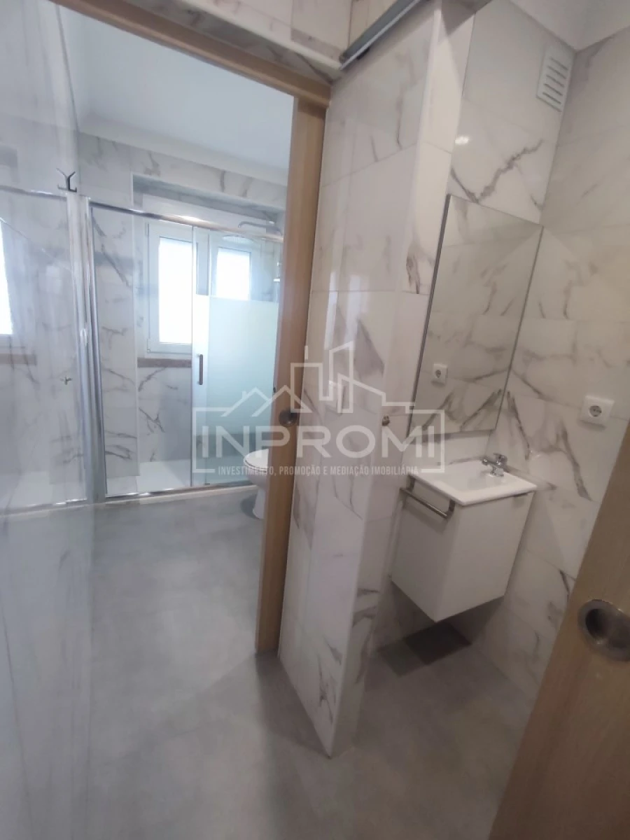 Apartamento T2 para Venda em São Domingos de Benfica Foto 19