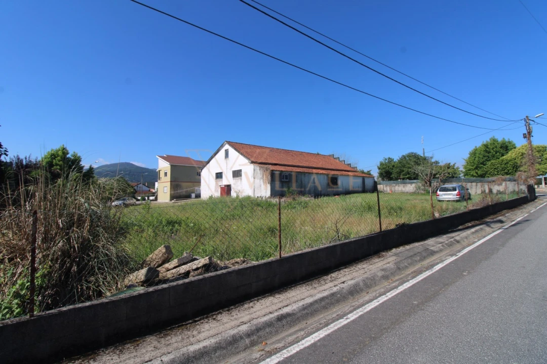 Moradia T9 para Venda em Campos e Vila Meã Foto 6