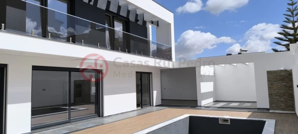 Moradia T4 para Venda em Azeitão (São Lourenço e São Simão)