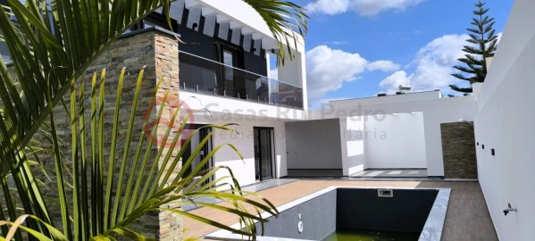 Moradia T4 para Venda em Azeitão (São Lourenço e São Simão)