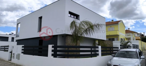Moradia T4 para Venda em Azeitão (São Lourenço e São Simão)