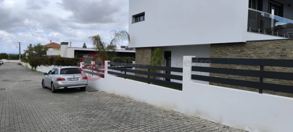 Moradia T4 para Venda em Azeitão (São Lourenço e São Simão)