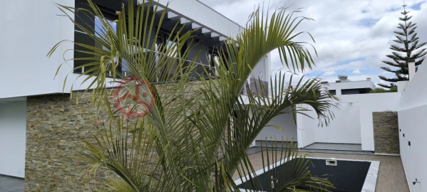 Moradia T4 para Venda em Azeitão (São Lourenço e São Simão)