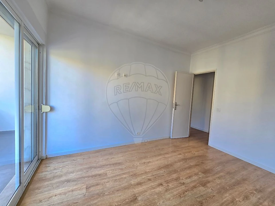 Apartamento T2 para Arrendamento em Odivelas Foto 10