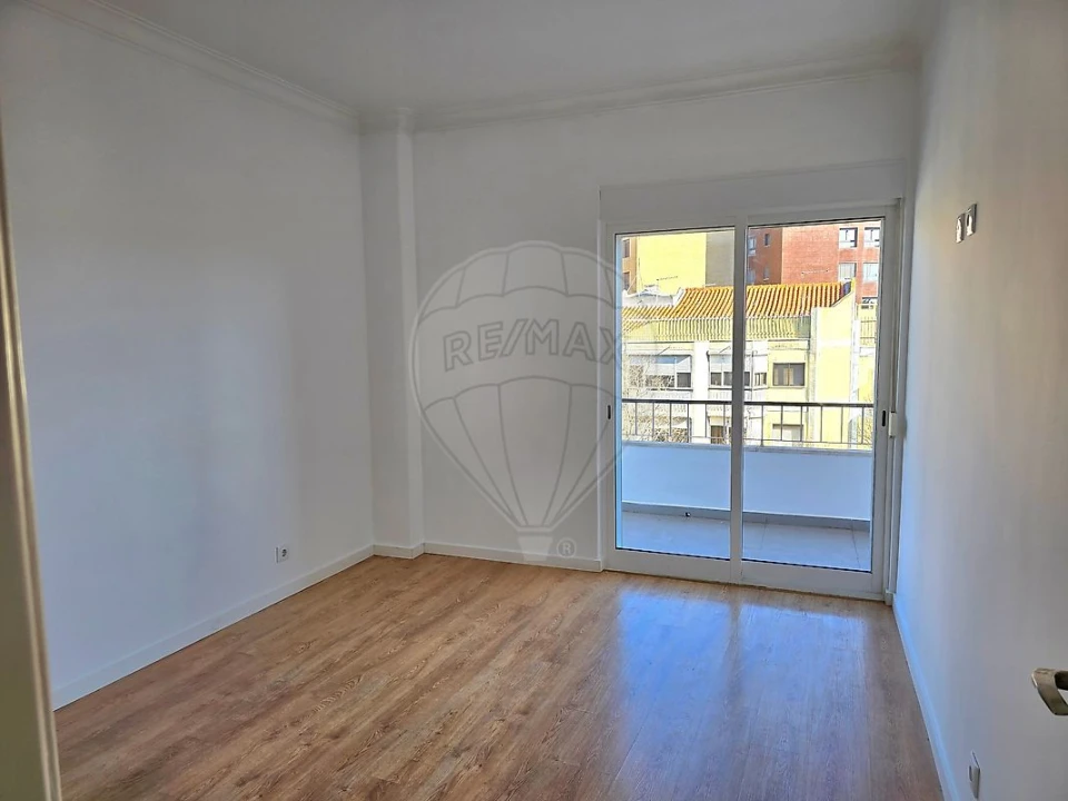Apartamento T2 para Arrendamento em Odivelas Foto 8