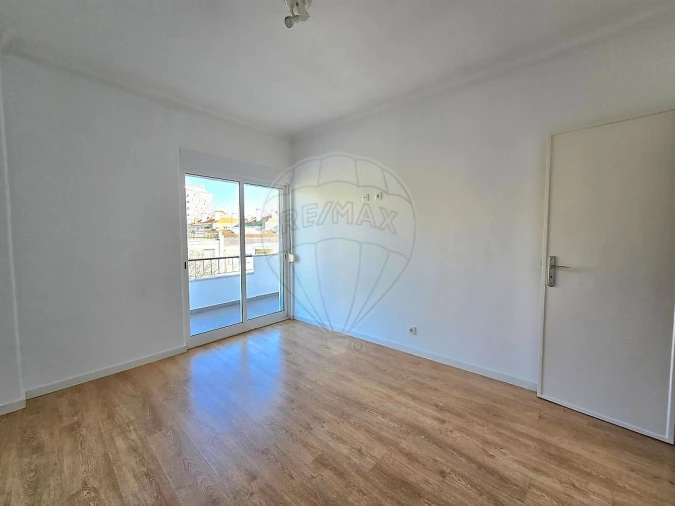 Apartamento T2 para Arrendamento em Odivelas Foto 9
