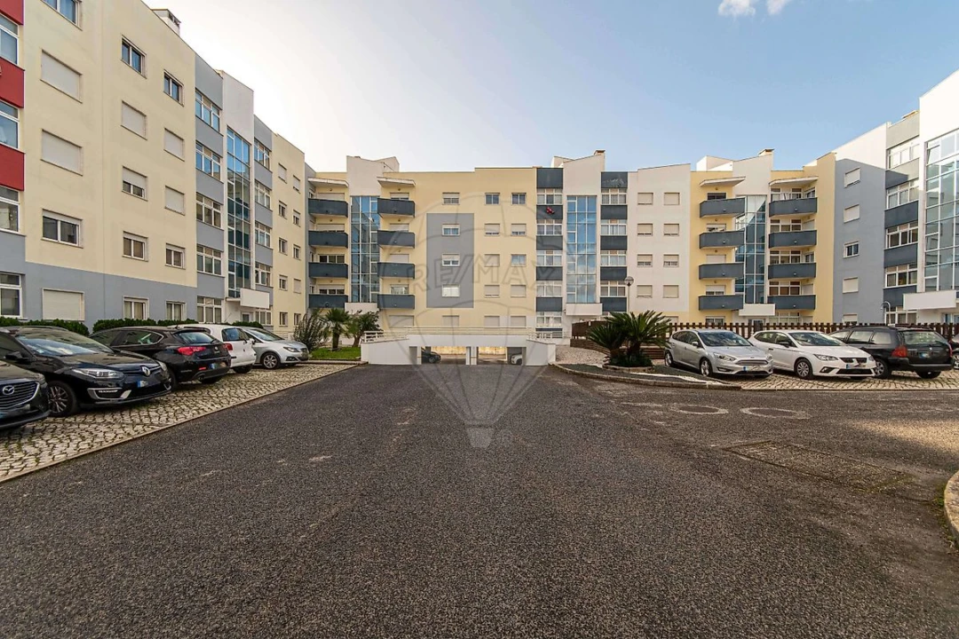 Apartamento T1 para Venda em Carregado e Cadafais Foto 3