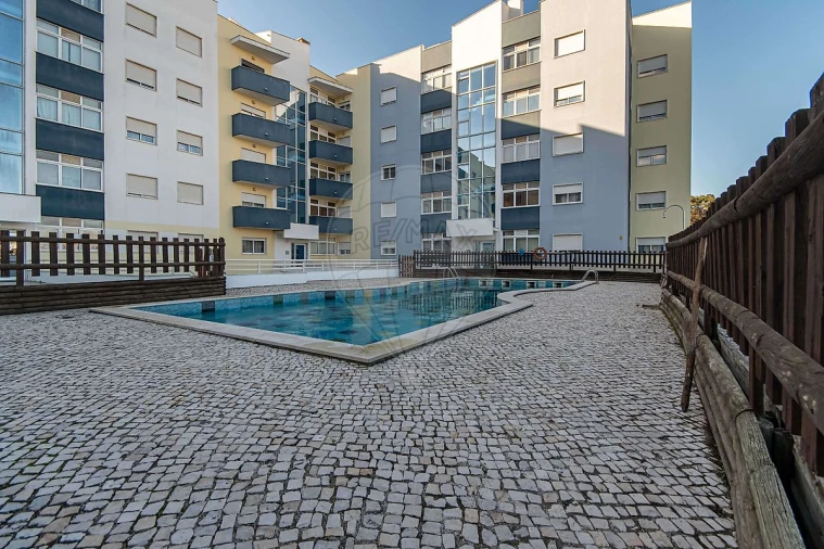 Apartamento T1 para Venda em Carregado e Cadafais Foto 4