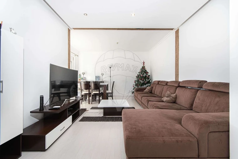 Apartamento T1 para Venda em Carregado e Cadafais Foto 1