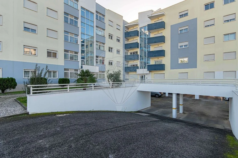 Apartamento T1 para Venda em Carregado e Cadafais Foto 11