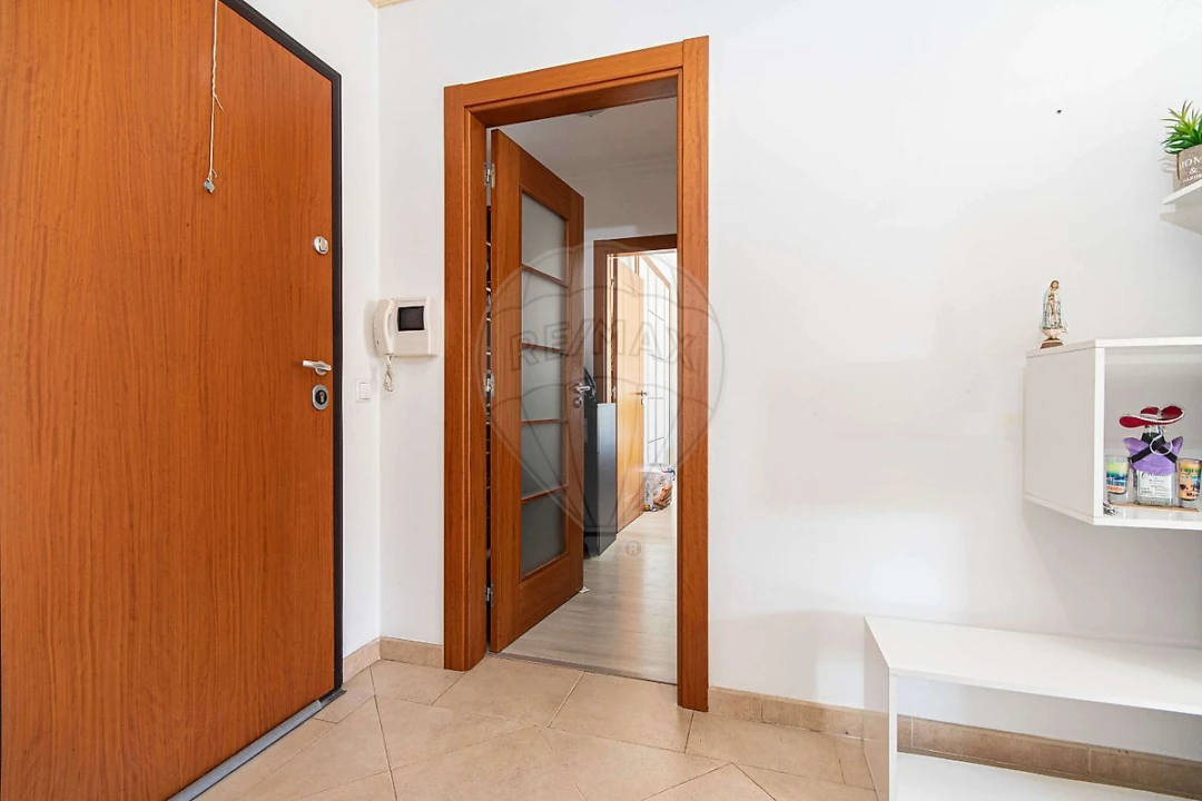 Apartamento T1 para Venda em Carregado e Cadafais Foto 13