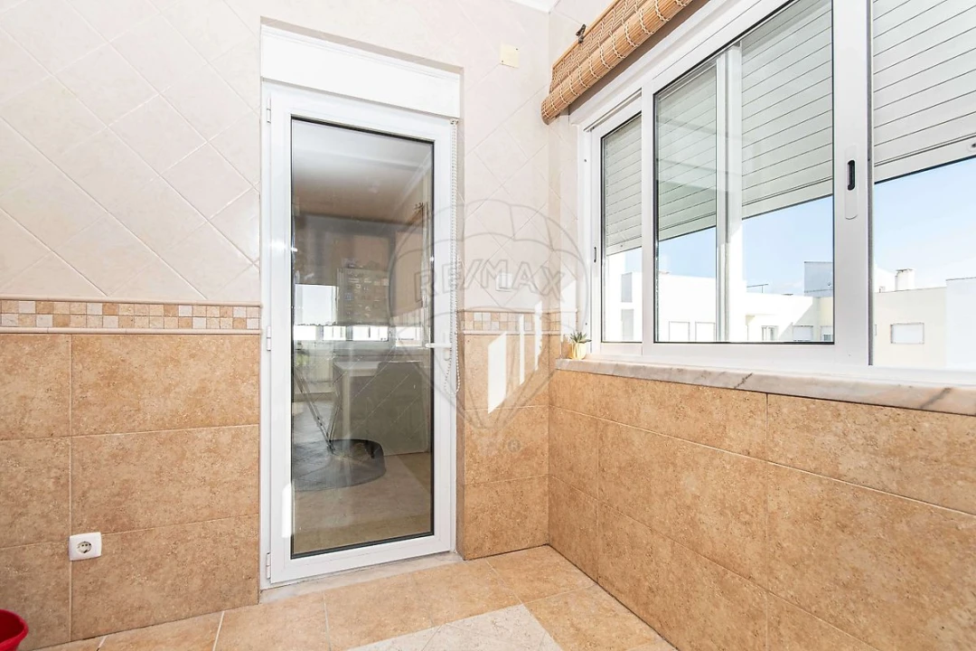 Apartamento T1 para Venda em Carregado e Cadafais Foto 17