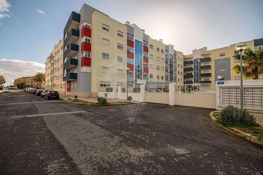 Apartamento T1 para Venda em Carregado e Cadafais Foto 6